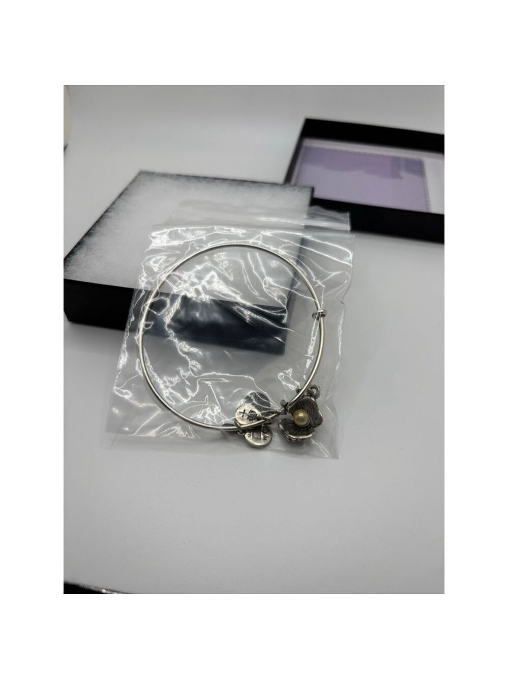 Alex and Ani Silver Bangle Bracelet Oyster Pearl Charm - Picture 4 of 5